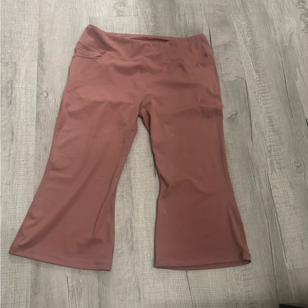 Colsie Pink Capris Lightweight Relaxed Fit